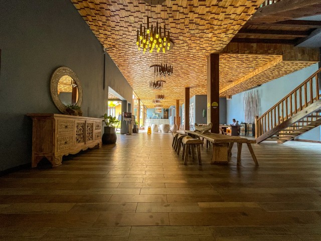 Thaproban Pavilion Resort & Spa aatrium, Sri Lanka