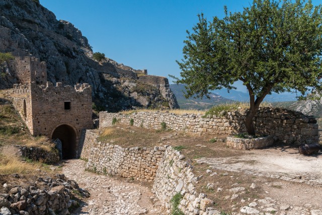 Akrokorintose monoliitne kalju, kust avaneb vaade Kreeka iidsele Korintose linnale