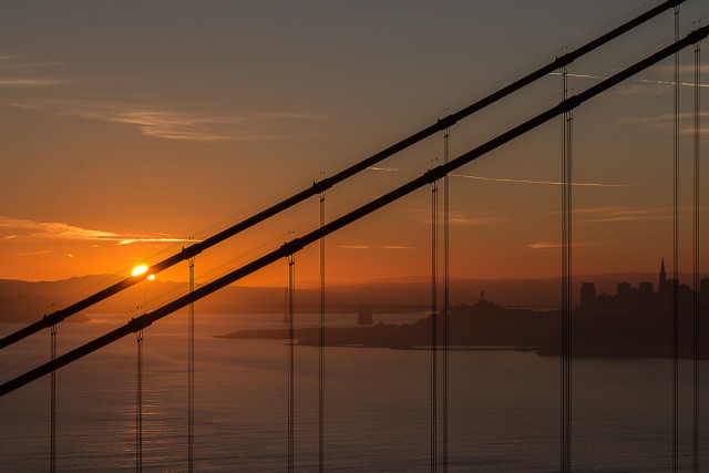 Päikeseloojang ja Kuldvärava sild San Franciscos Californias