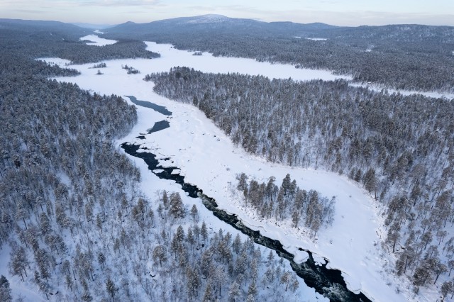 Talvine Lapimaa mets ja jõgi, Soome