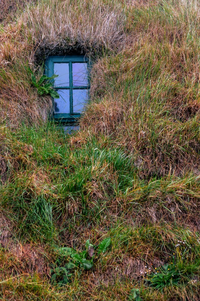 Vana Islandi turbamaja aken