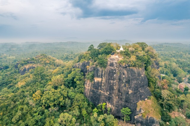 Õhuvaade Mulkirigala kaljutemplitele Sri Lankal