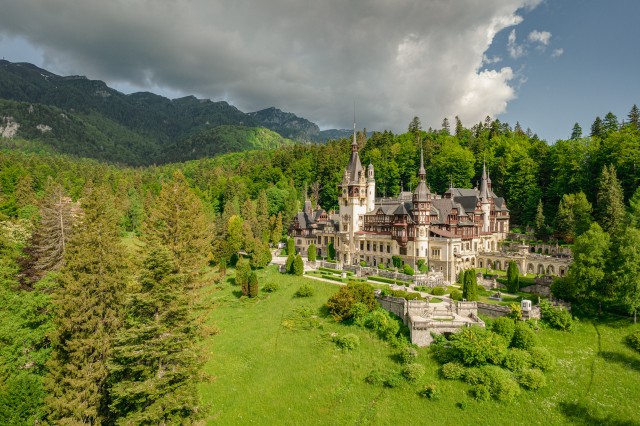 Rumeenia Karpaatide mägedes asuv uusrenessanss-stiilis Peleși loss, ehitatud aastatel 1873–1914
