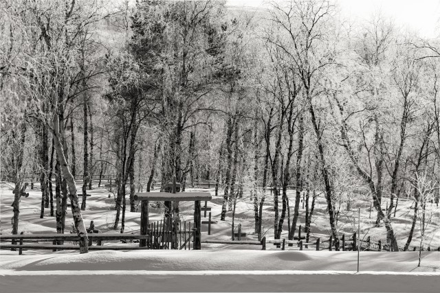 Lume alla mattunud surnuaed Kirkenes linnas Norras