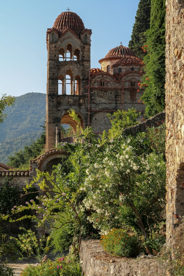 Pantanassa kloostrikiriku torn ja kuplid, Mystras, Kreeka