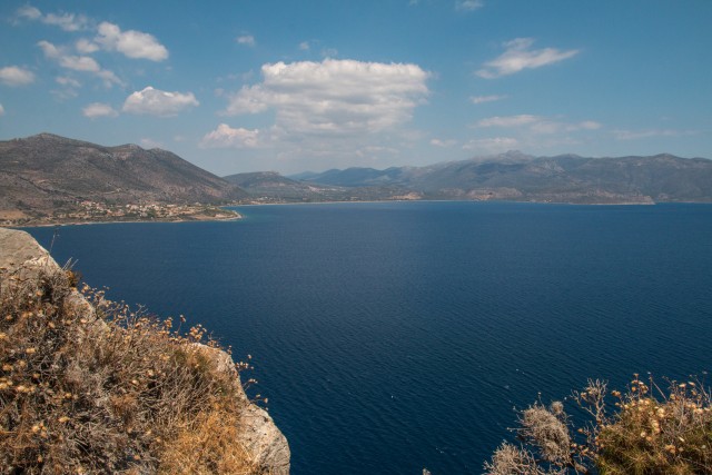 Póros on väike Kreeka saarepaar Saroni lahe lõunaosas