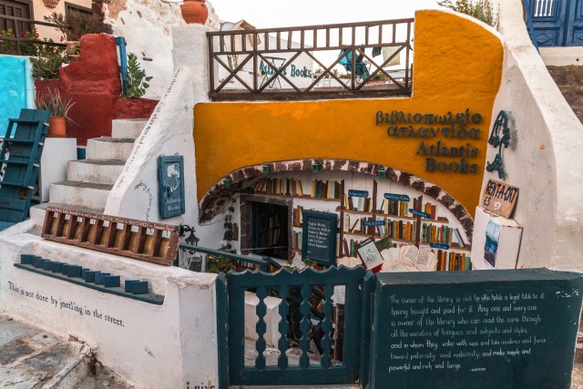 Maailma kauneim raamatupood väikesel Kreeka saarel Egeuse mere keskel