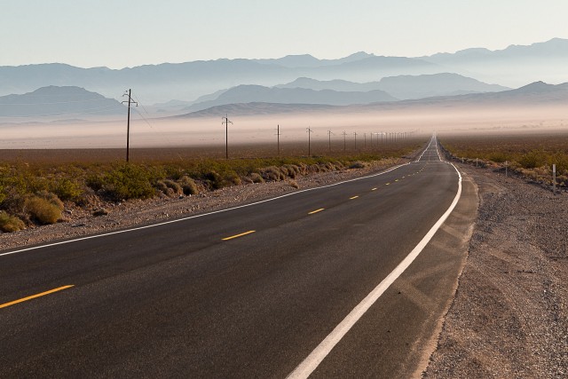 Pikk tee läbi Nevada liivase kõrbe, Nevada