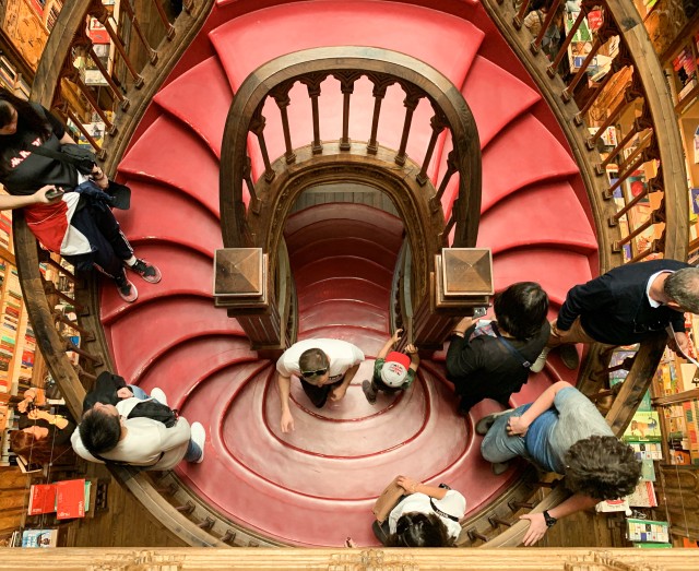 Livraria Lello & Irmão, inglise keeles üldtuntud kui Lello Bookshop, on raamatupood, mis asub Cedofeita kihelkonnas Portugali põhjaosas Porto omavalitsuses.