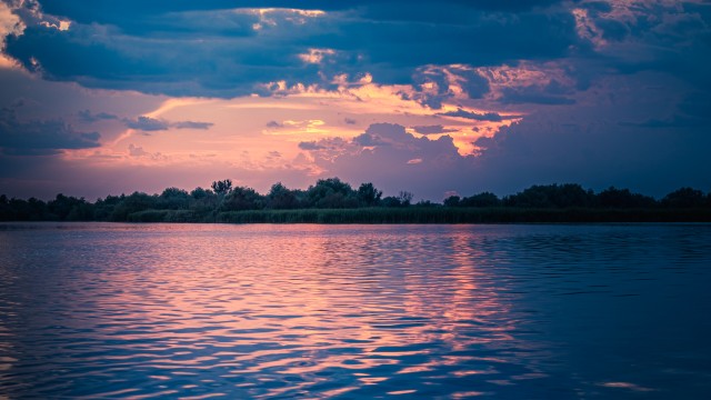 Päikeseloojang Doonau deltal, Rumeenias