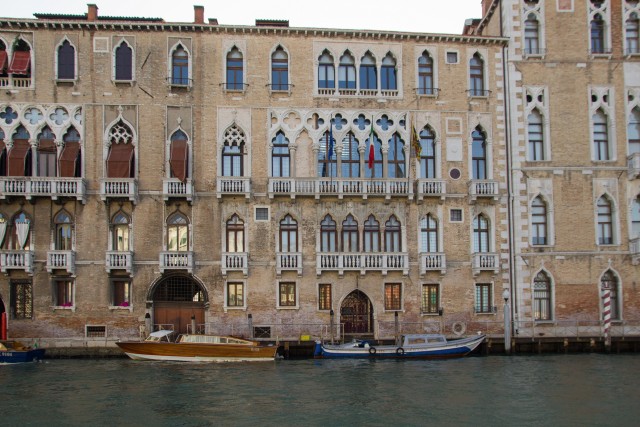 Palazzo Giustinian palee Veneetsias, mis asub Dorsoduro linnaosas ja on vaatega Suurele kanalile